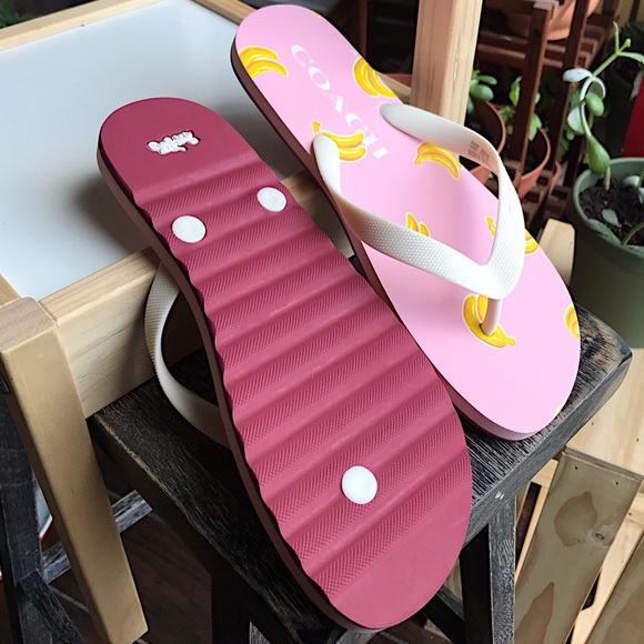 🍌 Last pair! Size 8 Coach banana print flip flops - Picture 4 of 7